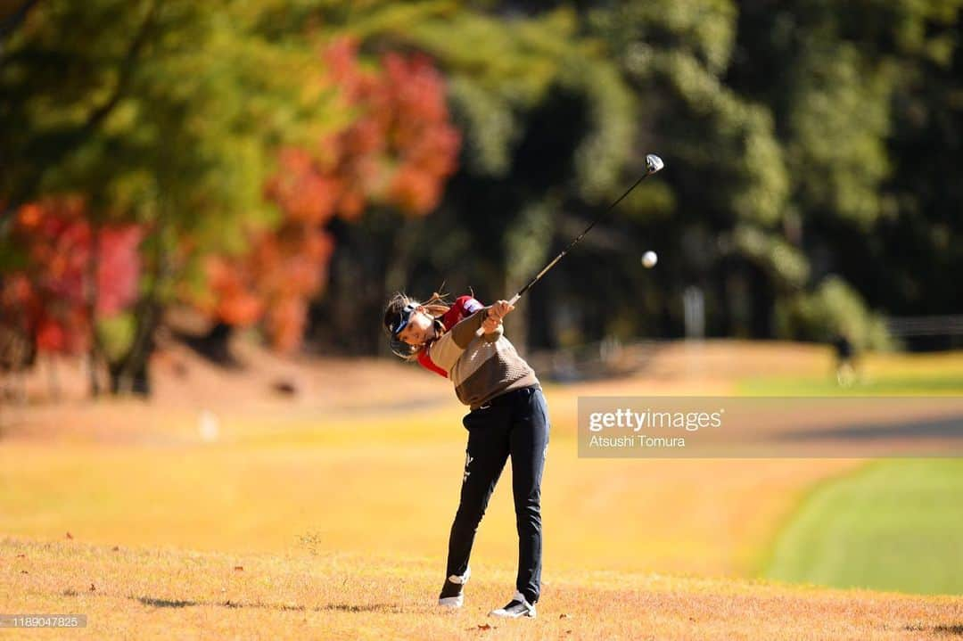 エイミー・コガさんのインスタグラム写真 - (エイミー・コガInstagram)「And that’s a wrap! Finished the JLPGA season coming in 41st on the money list.✨ This gained me full status on the tour for next year! I’m officially a seeded player!  Thank you guys so so so much for all your support! It’s finally off season! #eimikoga #offseason #realworkstartsfromnow #idonedidit  おつかれさまです✨ 今年さいごのしあいがおわりました😊 それでそれで今年の賞金ランクは41位 はつシード！😆 スーパーうれしい😭 スポンサーさん、サポーターさん、family, friends, おうえんしてくれてるみんなさん本当にありがとうございました！💕 これからもちょっとずつせいちょうするエイミーをみまもってください☺️ #エイミーコガ #初シード #yayyy #さいごのラウンドは大好きな2人といっしょでした #1つの夢がかなったよ #つぎはゆうしょうだね」11月24日 18時48分 - eimango