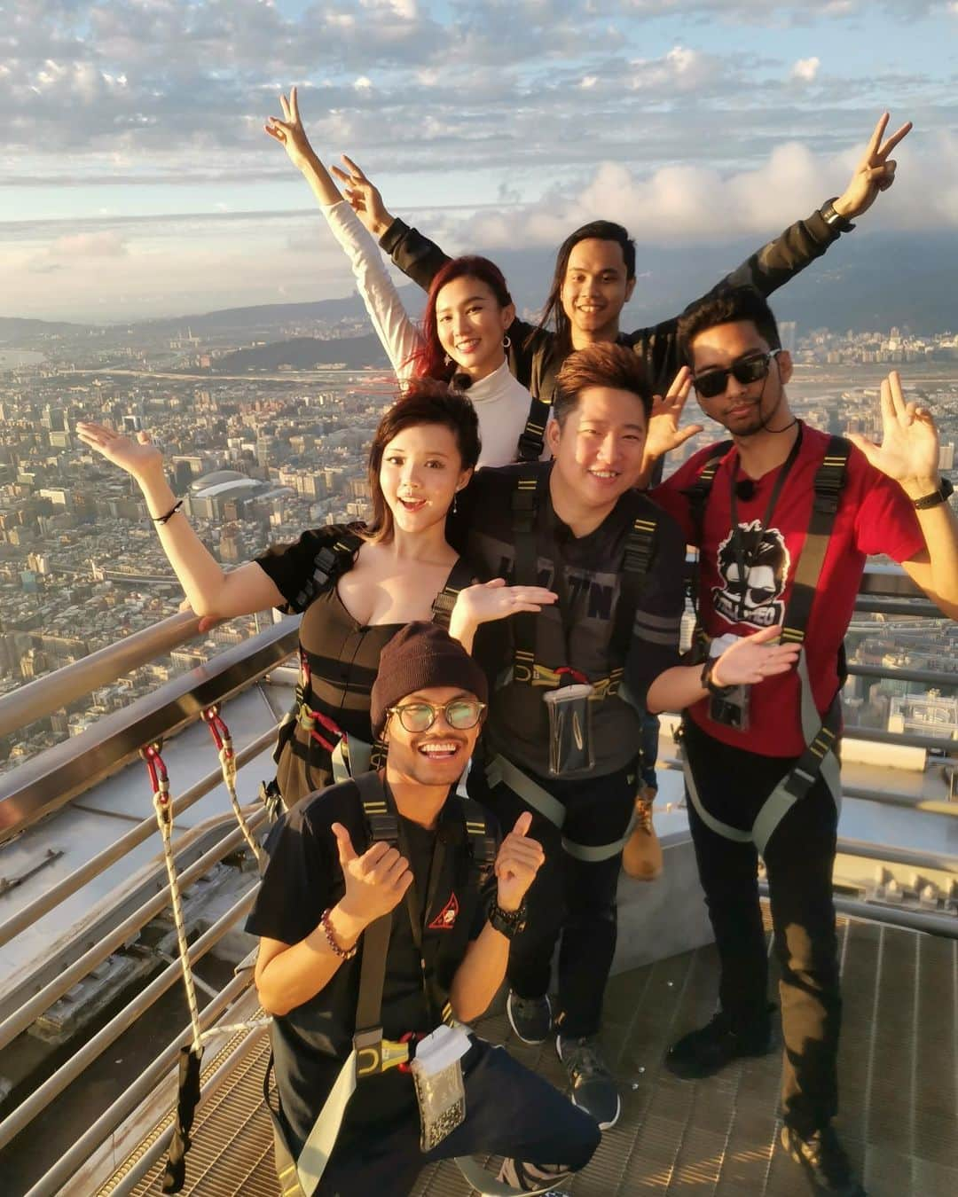 YingTzeさんのインスタグラム写真 - (YingTzeInstagram)「🌟 Taiwan Day 5 🌟 Taipei 101 Observatory ! We are lucky enough to have the opportunity to go up till 101th floor !!! ( regular visitors only till 89th floor )  Although I have a little fear of height but I really enjoyed myself here ! ❤️ _ #blessed #taipei101 #taipei101tower #taipeitravel #taipei101observatory #skyline460」11月24日 18時49分 - yingtze