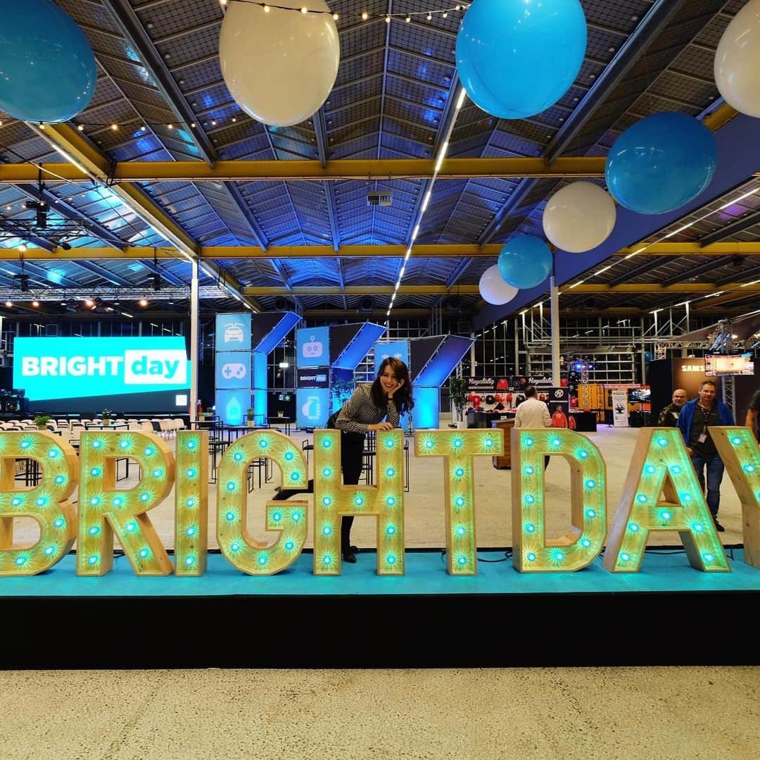 ステファニー・ヨーステンさんのインスタグラム写真 - (ステファニー・ヨーステンInstagram)「Another Bright Day today ✨ #brightday2019 #expohaarlemmermeer #techfestival #netherlands Photo by @mickymactroy」11月24日 19時04分 - stefaniejoosten