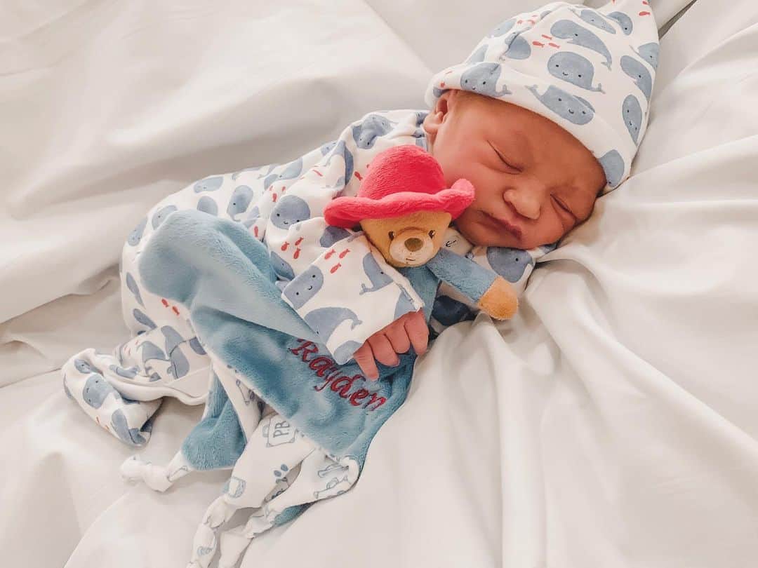 のインスタグラム：「My son, Rayden Starlight Akbar.🌟 I am his and he is mine. From this day, until the end of my days.」