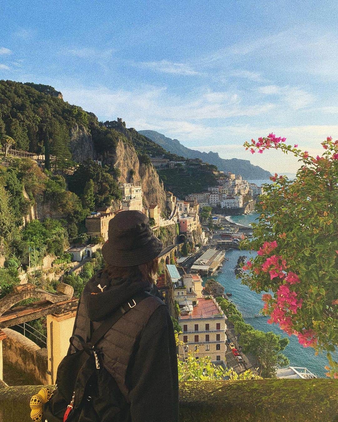 リウ・ウェンのインスタグラム：「Sneak peek👀🌊」