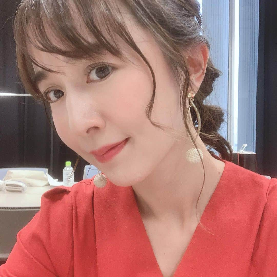 山川恵里佳さんのインスタグラム写真 - (山川恵里佳Instagram)「: : 岩手朝日テレビ ふるさとCM大賞2019の審査員として 今年も盛岡に行ってきました✨ : 各市町村の皆さまの想いがつまったCMに心打たれました♡ 参加してくださった皆さんお疲れ様でした‼︎ : 12月21日15時から放送です☺️ 岩手の皆さん観てね❤︎ : : ワンピース @merongshop_jp  ピアス @vatsurica  ヘア @tomomi_taiyo0316  天才司会者 @maggy_shinji33  #岩手朝日テレビ#iat#岩手大好き」11月24日 19時28分 - erika_3_official