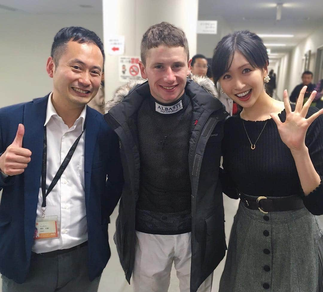 横山ルリカさんのインスタグラム写真 - (横山ルリカInstagram)「. #ニッポン放送 #日曜競馬ニッポン #ありがとうございました🏇 . #ジャパンカップ は #◎スワーヴリチャードが1年7ヶ月ぶりのGⅠ勝利で見事復活🎉 . #イギリスの若き天才 #オイシンマーフィー 騎手の手綱捌きにも痺れました✨ . #番組の夢馬券 は #馬連と3連複を当てることができて嬉しかったです😆 #清水久嗣さん と #マーフィー騎手と . #JC #スワーヴリチャード #マーフィー騎手」11月24日 19時31分 - rurika_yokoyama_official