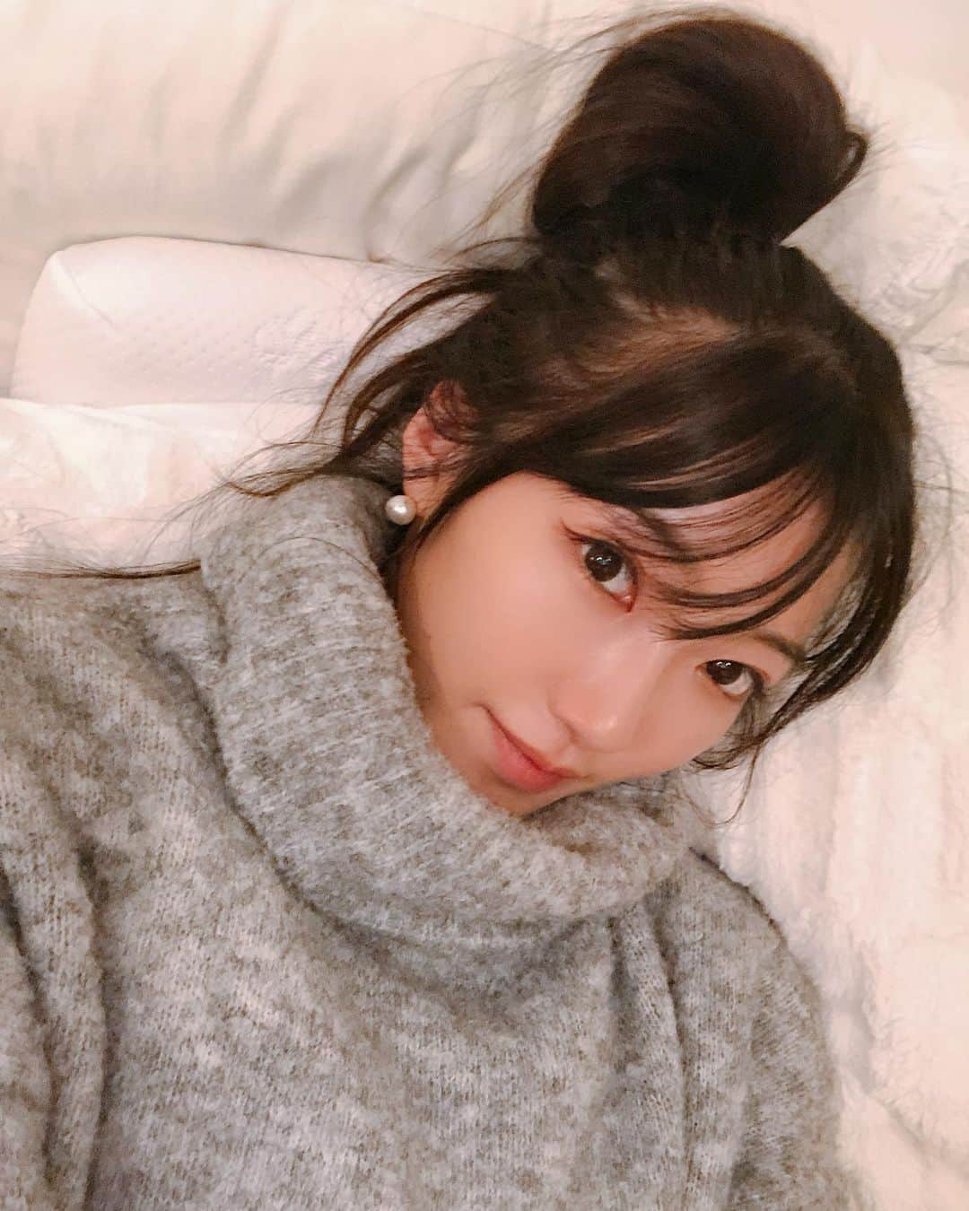 黒田絢子さんのインスタグラム写真 - (黒田絢子Instagram)「なぜかコロが休憩してますけど♡ お疲れ様〜🍪☺️☀️ . . #じゅん家なう #じゅんコロ #黒田絢子 #女優 #ayakokuroda #japanesegirl #actress #mystyle #instagood #followme」11月24日 19時40分 - ayakokuroda_official