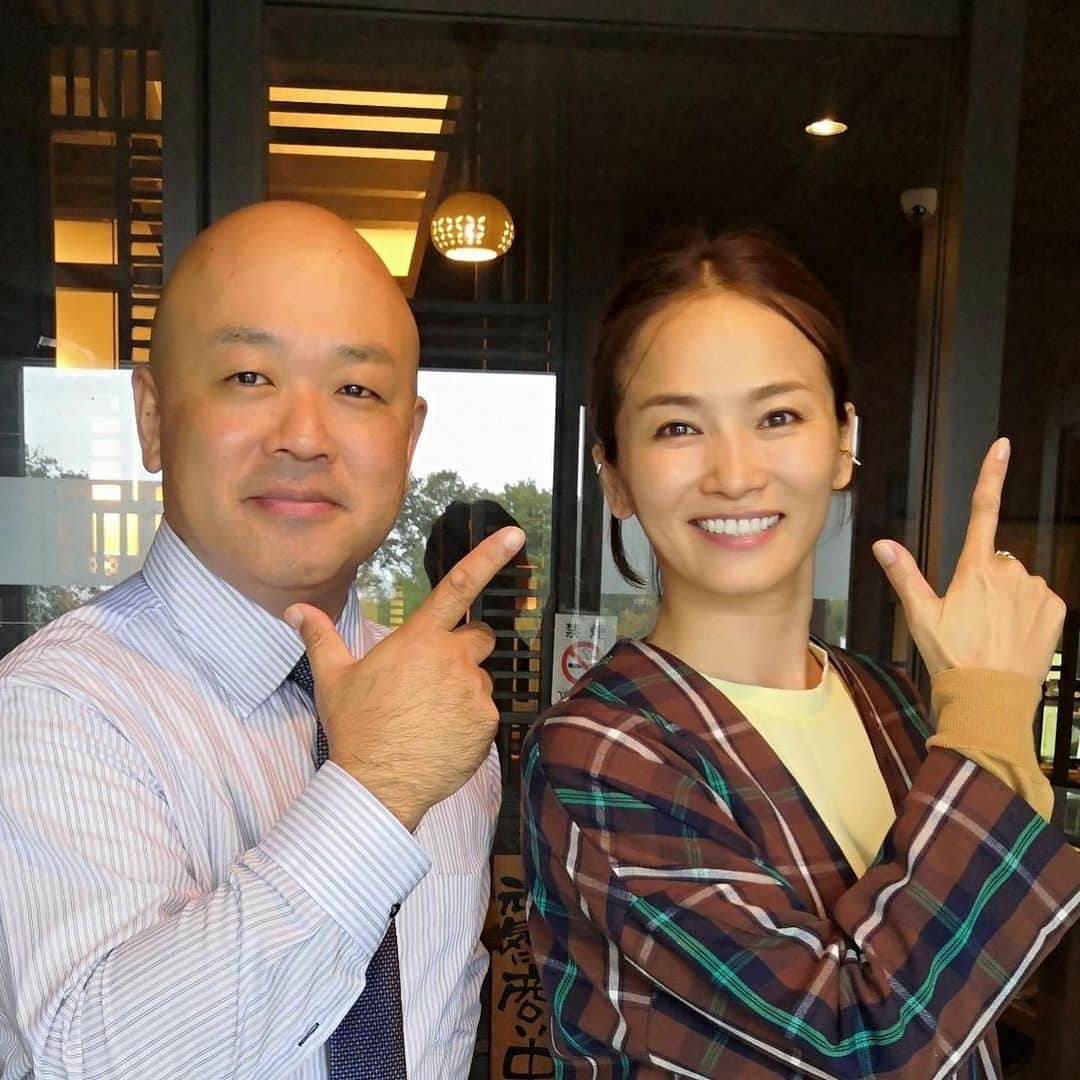 倉本康子さんのインスタグラム写真 - (倉本康子Instagram)「🌟 大好きな伯母と従姉妹と。@広島 そして身内のようにお付き合いしてもらっている ニックネーム"お寺さん"と ランチをしたのが 広島から東京に帰る直前のランチでした。 風邪気味で体調もいまいちな上に 大雨が降ってきたから 空港に急ぎ向かうことにもなり 久しぶりに会ったのに あまり話すこともできず 残念ではありましたが また今度を楽しみに☺️ 今回の広島は1泊ではありましたが 叔父伯母従姉妹やほぼ身内や 兄さん達にお会いできて 両家のお墓参りにも行けて 充実の2日でした🙏 みんなにありがとうな2days。 #ありがとね #ぎんちゃん #ひとみねーちゃん #お寺さん #小谷のパーキングエリアで1時間寝たら復活 #飛行機も無事飛んだし #もっと話したかった #またね #黒瀬川を望む景色はいつもいつでも涙がでそうになる #シナヨ #ばーちゃんを思い出すわ #どちらのお墓でも1人で沢山話しかけたからきっと沢山お話しできたはず」11月24日 19時41分 - yasuko_kuramoto_yakko