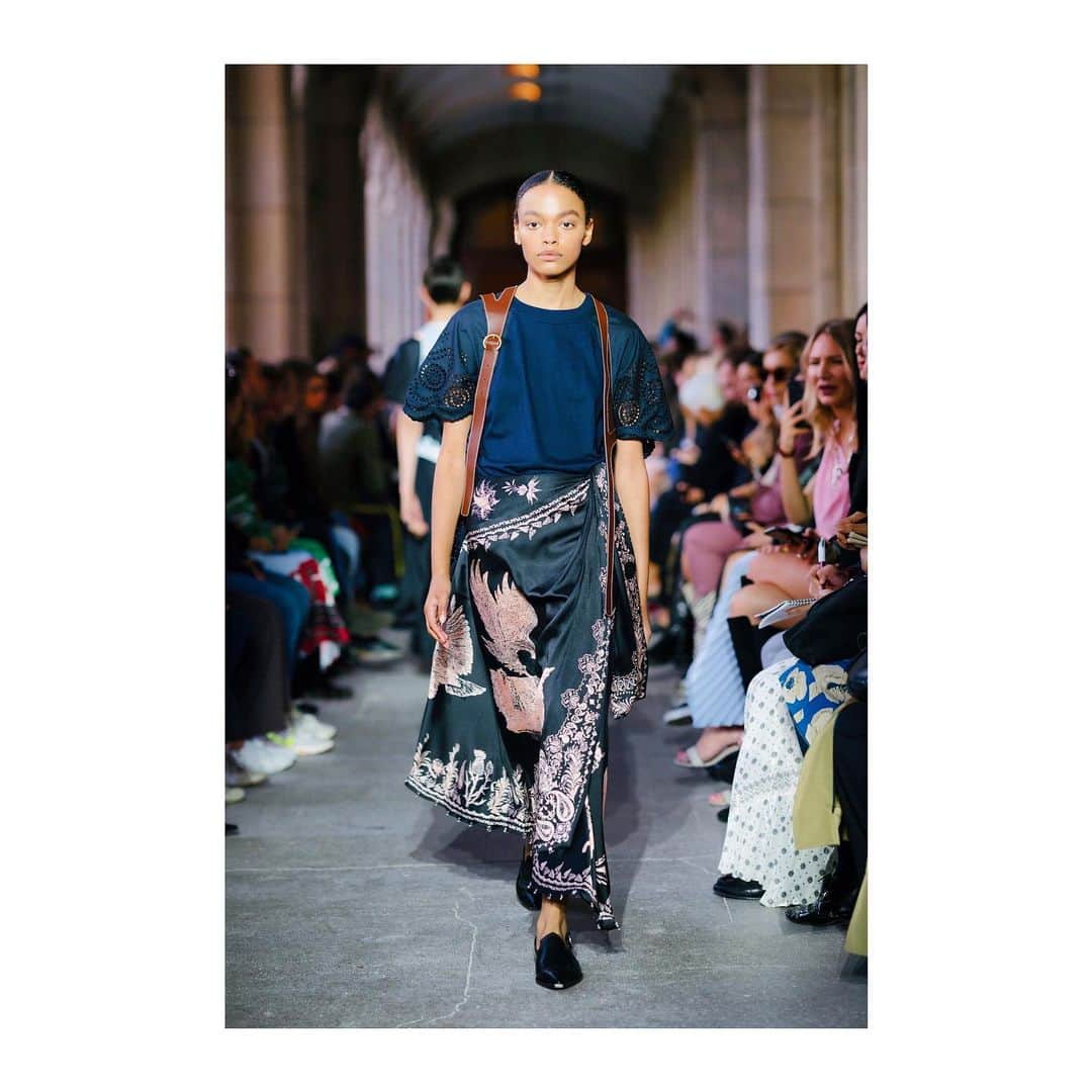 セドリック シャルリエのインスタグラム：「Sunday mood: Alexis is wearing @cedriccharlierofficial look 29 of SS2020 Collection #cedriccharlierofficial #cedriccharliershow #2020trends #ss2020 #parisfashionweek #pfw20  #lorealpfw」