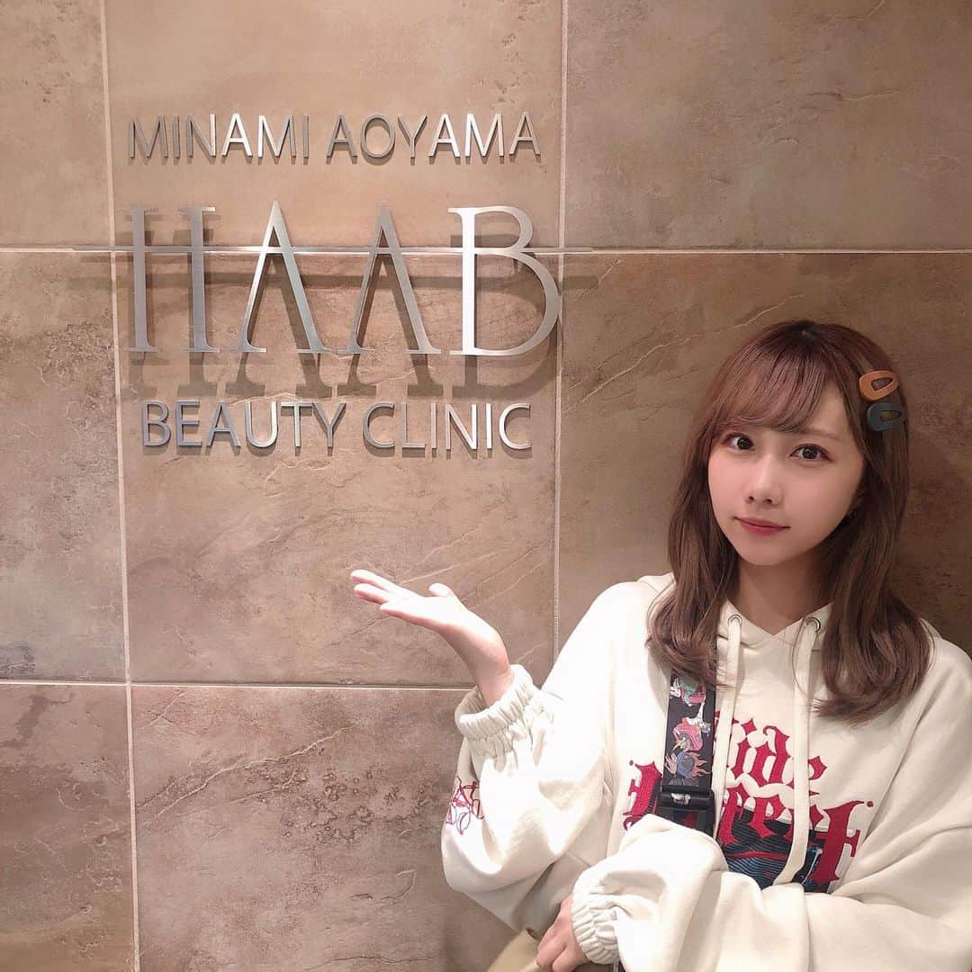 きりたんぽさんのインスタグラム写真 - (きりたんぽInstagram)「@haab_official で ずっと気になってたHIFUを 施術して貰いました🥺🧚🏻‍♀️ . 一番人気の ウルトラセルQ +って機械みたい！ . . HIFUは切らないリフトアップとして 最近すっごく人気があるらしぃぽよ😚 . 効果がめちゃくちゃ出るから 本当大好き💖🥺 . 施術直後から顔がシュッとした感じ😆 . これから2〜3ヶ月後に もっと効果が見られるみたいなので 楽しみだぁ🐶🐶 . . 院内綺麗だった🙂✌🏻️」11月24日 19時58分 - kiritampopopo