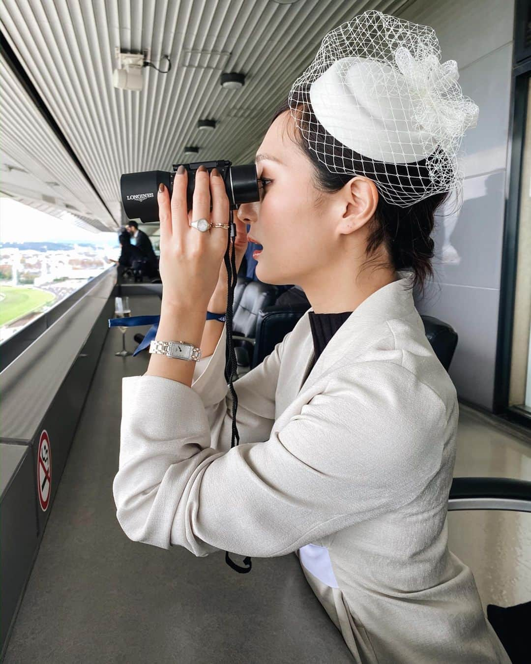 山賀琴子さんのインスタグラム写真 - (山賀琴子Instagram)「LONGINES Japan Cup in Exclusive Lunch Event﻿ ﻿ ご招待いただき参加しました✨﻿ 初めての競馬でしたが﻿ 場内の熱気に私も熱くなってしまい(!)﻿ 馬券を購入してレースを応援しました🥺‼️﻿ ﻿ 結果は、、﻿ 残念ながら惨敗でした😂💦﻿ ﻿ しかし！今回こうして素敵な空間で﻿ レースに興奮しながら﻿ みんなで盛り上がるという﻿ とても素敵で貴重な経験ができて﻿ すごく楽しかったです☺️✨﻿ ﻿ ﻿ 競馬、、勝ちたかったなぁ笑﻿ ﻿ @Longines さんありがとうございました✨﻿ #eleganceisanattitude﻿ #ロンジン」11月24日 20時05分 - kotokoyamaga