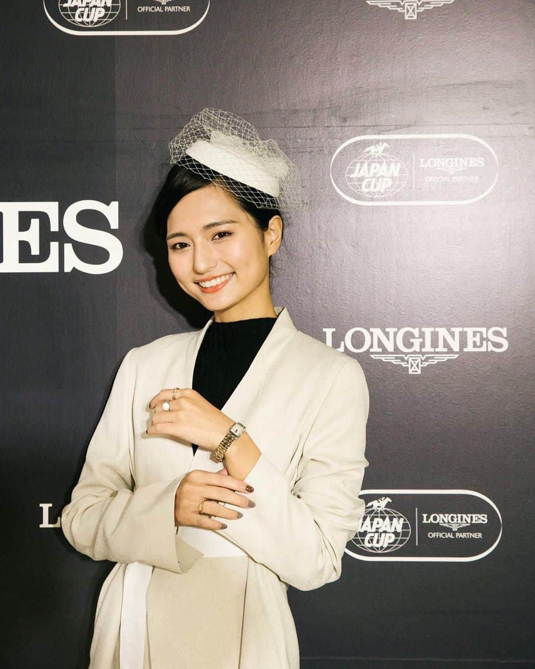 山賀琴子さんのインスタグラム写真 - (山賀琴子Instagram)「LONGINES Japan Cup in Exclusive Lunch Event﻿ ﻿ ご招待いただき参加しました✨﻿ 初めての競馬でしたが﻿ 場内の熱気に私も熱くなってしまい(!)﻿ 馬券を購入してレースを応援しました🥺‼️﻿ ﻿ 結果は、、﻿ 残念ながら惨敗でした😂💦﻿ ﻿ しかし！今回こうして素敵な空間で﻿ レースに興奮しながら﻿ みんなで盛り上がるという﻿ とても素敵で貴重な経験ができて﻿ すごく楽しかったです☺️✨﻿ ﻿ ﻿ 競馬、、勝ちたかったなぁ笑﻿ ﻿ @Longines さんありがとうございました✨﻿ #eleganceisanattitude﻿ #ロンジン」11月24日 20時05分 - kotokoyamaga