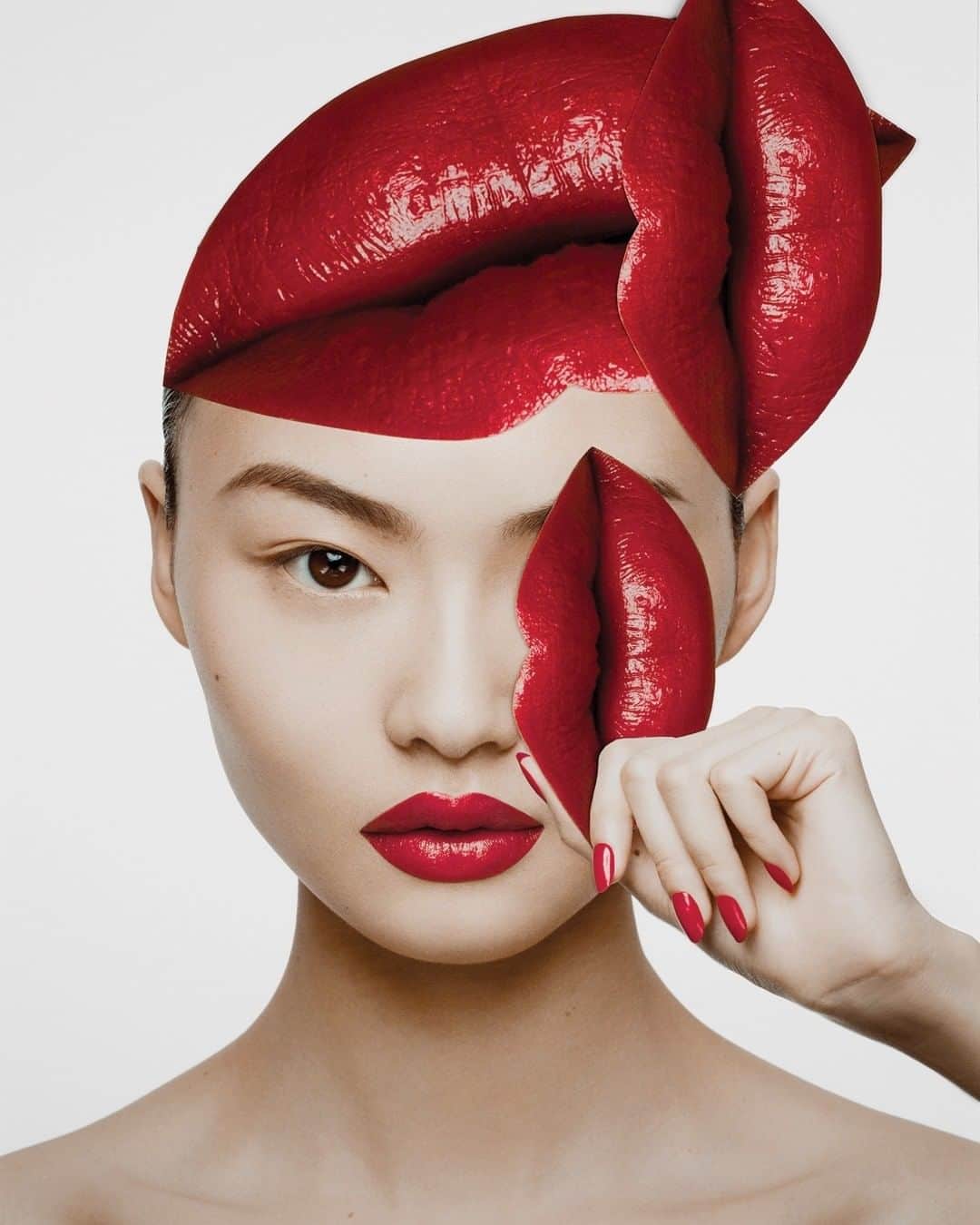 クリスチャンディオールさんのインスタグラム写真 - (クリスチャンディオールInstagram)「Beauty @heconghc wears "many" bold red lips on the Guru Issue of @exhibitionmag. Makeup and collage created by @peterphilipsmakeup, Creative & Image Director of Dior Makeup.  Photos by @pierredebusschere for @exhibitionmag  Featuring @heconghc  Hair by @josephpujalte • ROUGE DIOR 999 DIOR VERNIS 999 • #rougedior #diorvernis #diormakeup @diormakeup」11月24日 20時01分 - dior