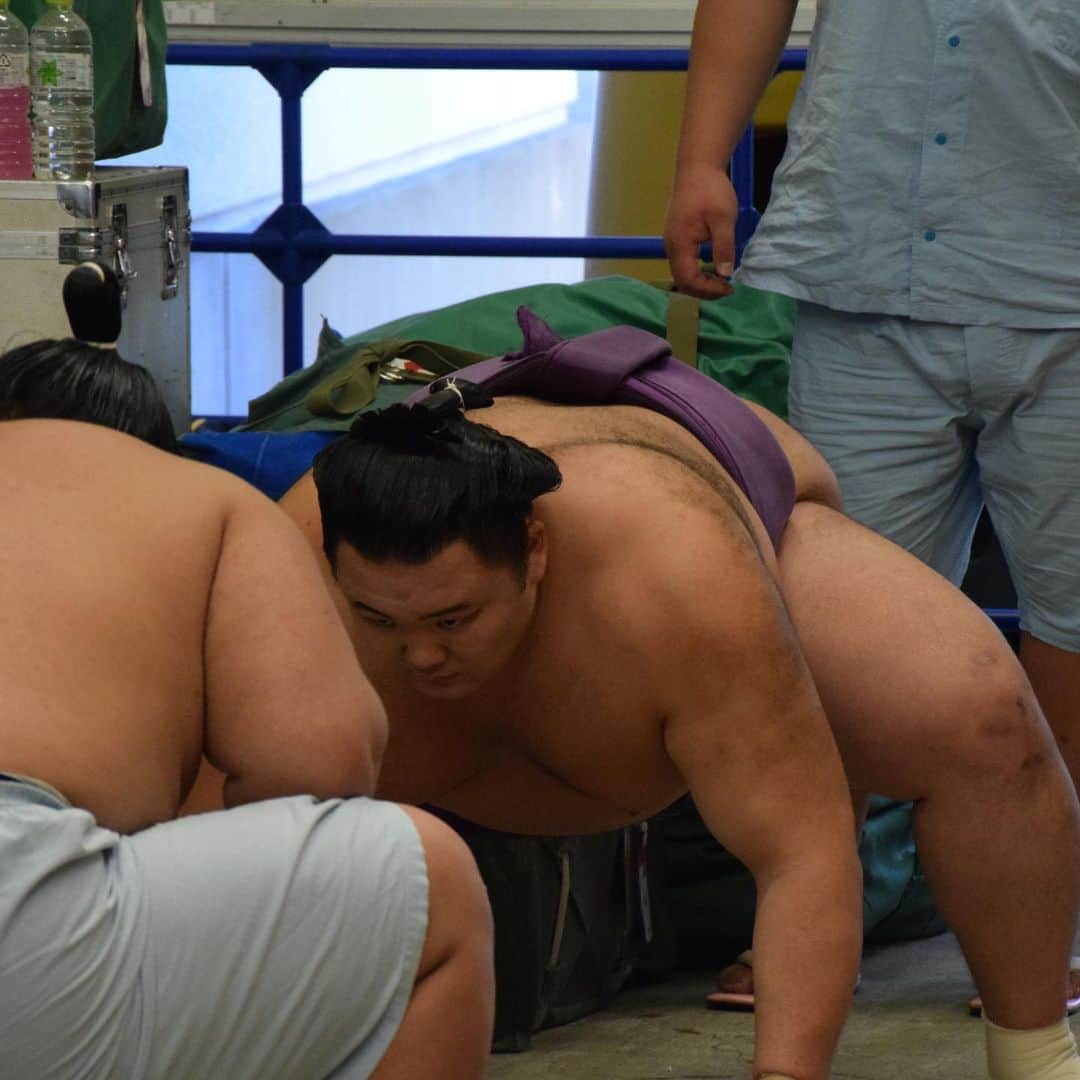 日本相撲協会さんのインスタグラム写真 - (日本相撲協会Instagram)「勝負を前にした関取たち。  @sumokyokai #11月場所 #大相撲 #sumo  #相撲  #fukuoka #福岡 #博多 #力士 #sumowrestlers #japanculture #炎鵬 #朝乃山 #宝富士 #照強」11月24日 20時02分 - sumokyokai