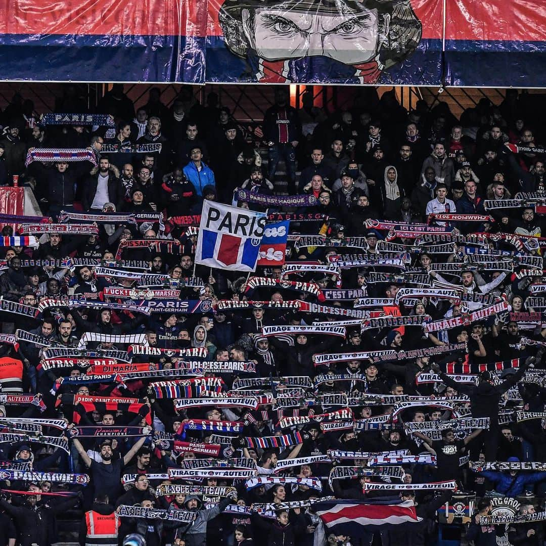 パリ・サンジェルマンFCさんのインスタグラム写真 - (パリ・サンジェルマンFCInstagram)「Parisian Fever 🔴🔵 . #ParisSaintGermain #PSG #Paris #Football #AllezParis #ICICESTPARIS #ParcDesPrinces #Ultras #PSGfans #Fans #Supporters」11月24日 20時06分 - psg