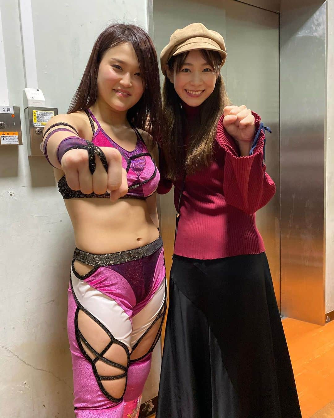 酒井瞳さんのインスタグラム写真 - (酒井瞳Instagram)「今日は久しぶりに #プロレス #観戦 笑いすぎて幸せ！！！笑　ほんとみんな凄い！かっこいいし可愛いし面白い！！楽しかったぁ！！ 通ってるジムが同じの山下ちゃんのあんな姿が観れたのがほんと嬉しい！ 可愛かったぁぁぁ！笑 #スポーツ観戦 #ddtpro #楽しい #休日 #趣味」11月24日 20時07分 - s.sakaihitomi