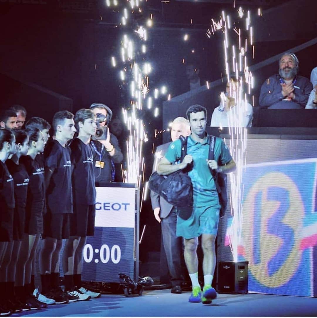 ミハイル・ククシュキンのインスタグラム：「2019 tennis season is officially over!it was another year full of roalcosters with some great memories!thanks to everyone for support,and see you next year!」