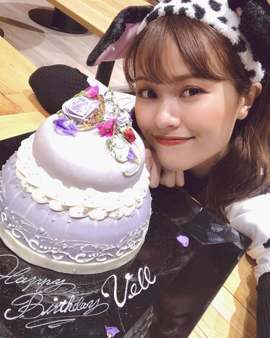 MiracleVellMagicのインスタグラム：「‪本当にたくさんのバースデーメッセージを、ありがとう！😢❤︎‬ ‪ウォルト・ディズニーのようにイマジネーションを広げ、チャーリー・チャップリンのように人々に笑顔を届け、オードリー・ヘップバーンのように品性と美しい心を持つ。‬ そんな27歳になりたいと思います。😌🌹‬ ‪どうぞよろしくね✨」