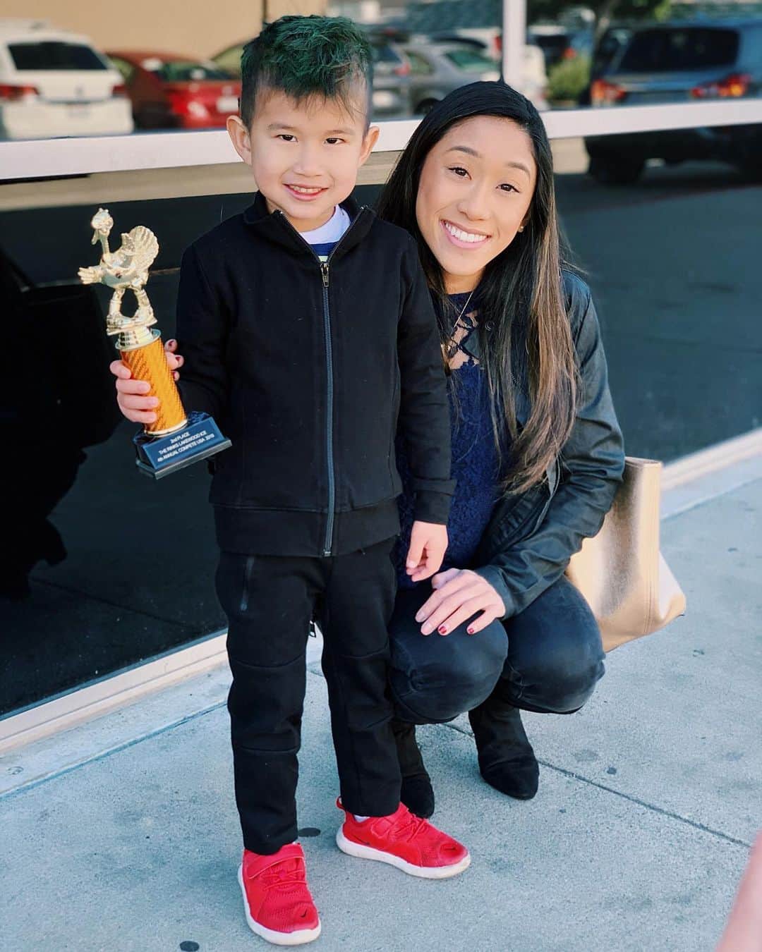 ジェシカ・カラランのインスタグラム：「first competition ever for Levi! 🥈... way to go buddy! #snowplowsam 🐻#learntoskateusa ⛸」