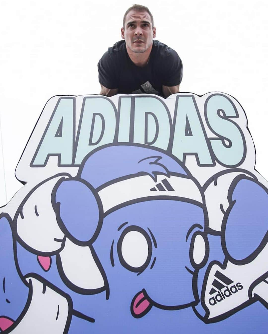 アルトゥール・ザネッティさんのインスタグラム写真 - (アルトゥール・ザネッティInstagram)「Hoje rolou mais um dia de Virada Esportiva da @adidasbrasil ! Teve aula de calistenia, arrisquei no futebol e curti um dia inteiro de esporte aqui no Memorial da América Latina. Acha pouco? Ainda hoje rola show da @dudabeat ! Vem que dá tempo de curtir! #criadocomadidas #adidastraining」11月25日 6時33分 - arthurzanetti