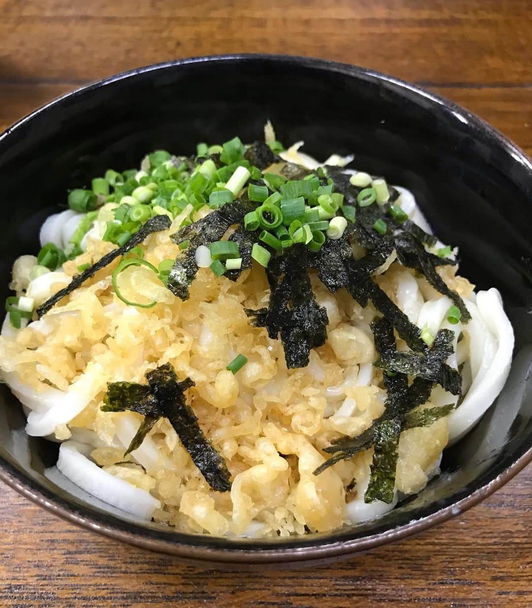 石川修司のインスタグラム：「香川といえばうどん #讃岐うどん #味庄 #うまし #巨人のグルメ」
