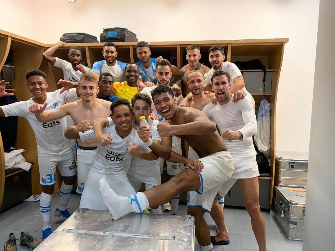 スティーヴ・マンダンダのインスタグラム：「⚪️🔵 +3 😉 @olympiquedemarseille #om」