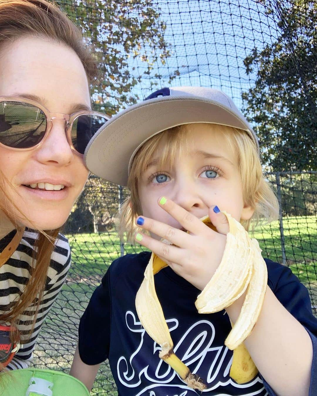 エイミー・デビッドソンさんのインスタグラム写真 - (エイミー・デビッドソンInstagram)「Pre game snack🍌⚾️ Last t-ball game of the season.  #tball #tballmom #toddler #threenager #threeyearsold #boys #boymom #mamasboy」11月25日 7時25分 - amy_davidson