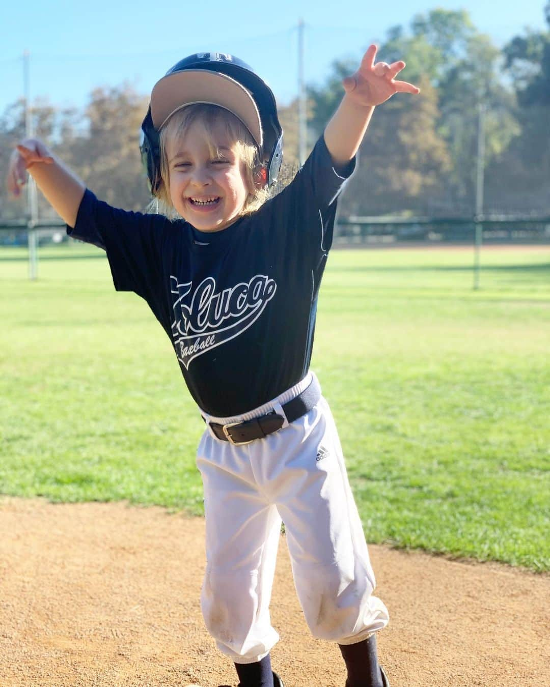 エイミー・デビッドソンさんのインスタグラム写真 - (エイミー・デビッドソンInstagram)「Pre game snack🍌⚾️ Last t-ball game of the season.  #tball #tballmom #toddler #threenager #threeyearsold #boys #boymom #mamasboy」11月25日 7時25分 - amy_davidson