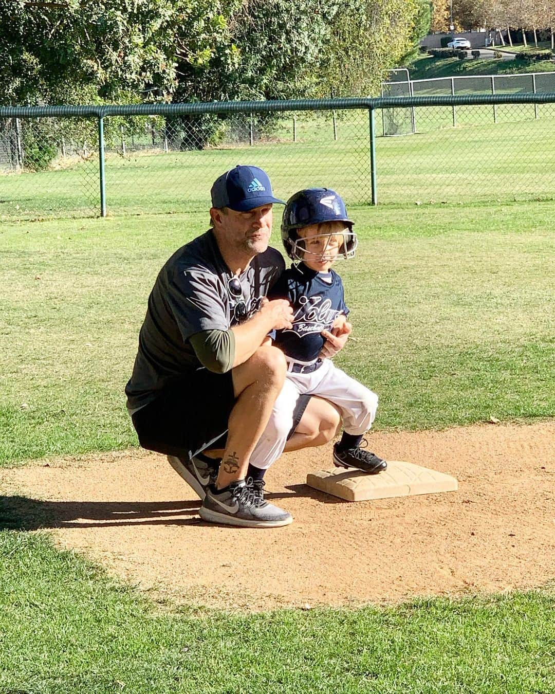 エイミー・デビッドソンさんのインスタグラム写真 - (エイミー・デビッドソンInstagram)「Pre game snack🍌⚾️ Last t-ball game of the season.  #tball #tballmom #toddler #threenager #threeyearsold #boys #boymom #mamasboy」11月25日 7時25分 - amy_davidson