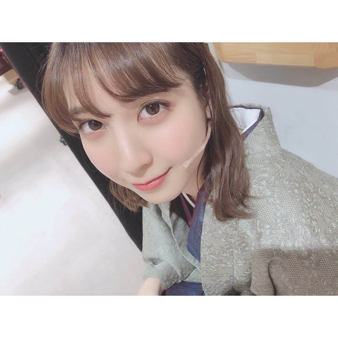 松岡菜摘のインスタグラム：「. . 仁義なき戦い レヴュー48 ありがとうございました！！ . すっごく濃い２ヶ月間でした。 最初は題材が題材なだけに想像がつかなくて 稽古も全員が揃ってできる回数は少なくて 不安ばかりでしたが 幕が開けばみなさんからの温かい声援のおかげで AキャストBキャスト共に怪我なく 無事に終えることができました！！ . さいっこうに 楽しかったねーーーーーー！軽。笑 . 若杉に向かって真っ直ぐな鈴江が いとおしくて、お別れが寂しい。。 . またいつか！ 鈴江として皆さんに会えますように . かき氷機を頭に乗せて 皆さんにぶっかけたことは 一生の思い出です。最高でした🥳 . めずらしく長文！ おやすみなさーい！ . #博多座 #舞台 #仁義なき戦い #レヴュー48」