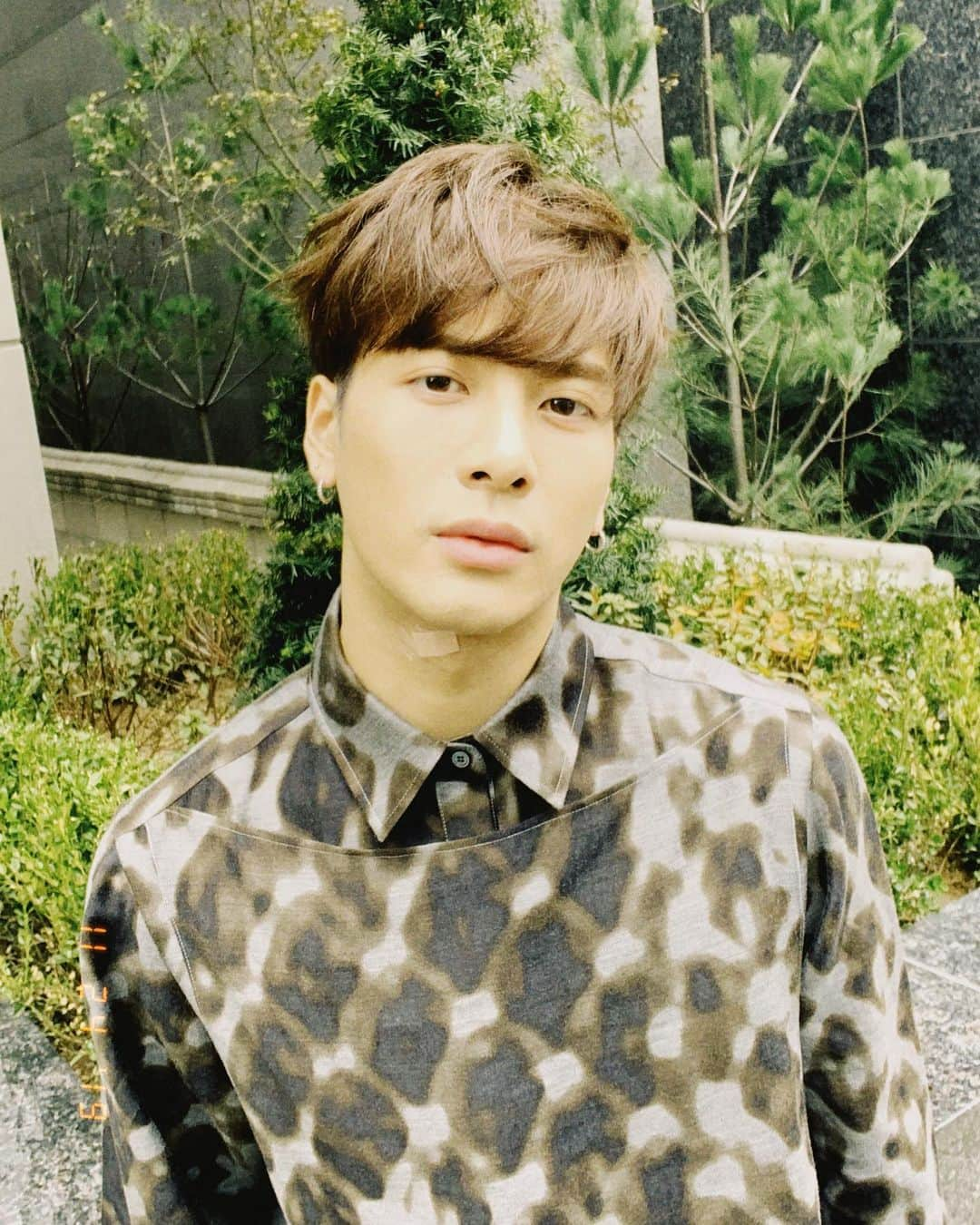 ジャクソンさんのインスタグラム写真 - (ジャクソンInstagram)「🌲🌳🌱🌿🍃 #jacksonwang #잭슨 #王嘉爾」11月24日 22時40分 - jacksonwang852g7