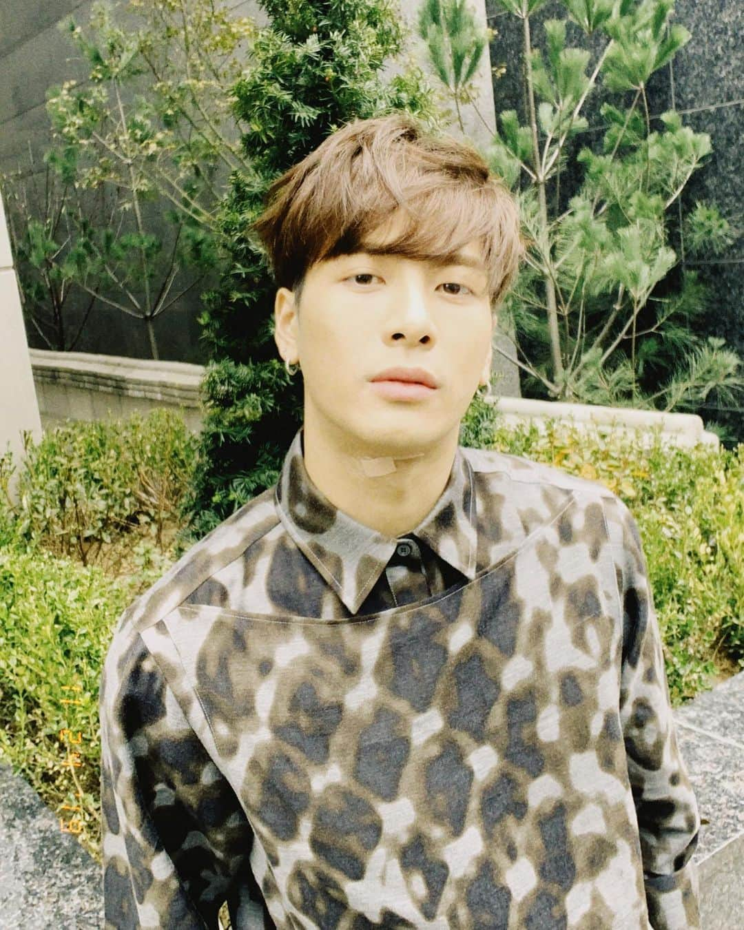 ジャクソンさんのインスタグラム写真 - (ジャクソンInstagram)「🌲🌳🌱🌿🍃 #jacksonwang #잭슨 #王嘉爾」11月24日 22時40分 - jacksonwang852g7