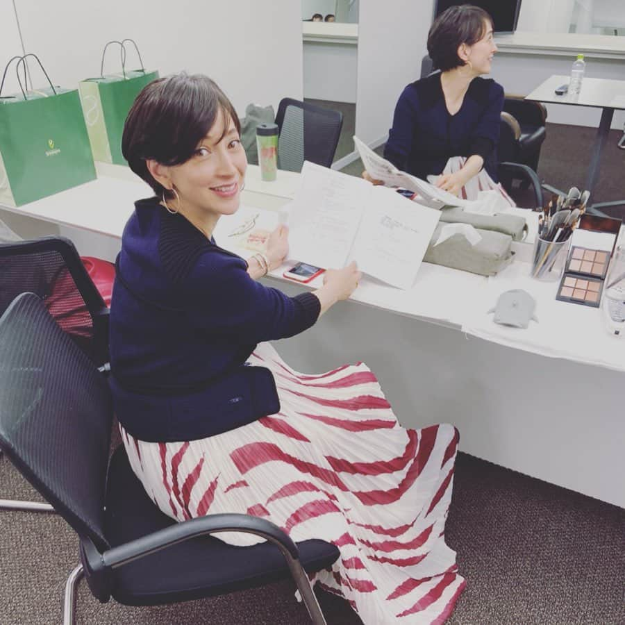 滝川クリステルさんのインスタグラム写真 - (滝川クリステルInstagram)「今日は、産休に入る前の最後のテレビの収録でした^_^ 特番の詳細は、またお伝えしますね！ あとは、ラジオ、雑誌、財団の仕事が残っていますが、ギリギリまで頑張ります^_^^_^ #テレビ朝日」11月24日 22時52分 - christeltakigawa