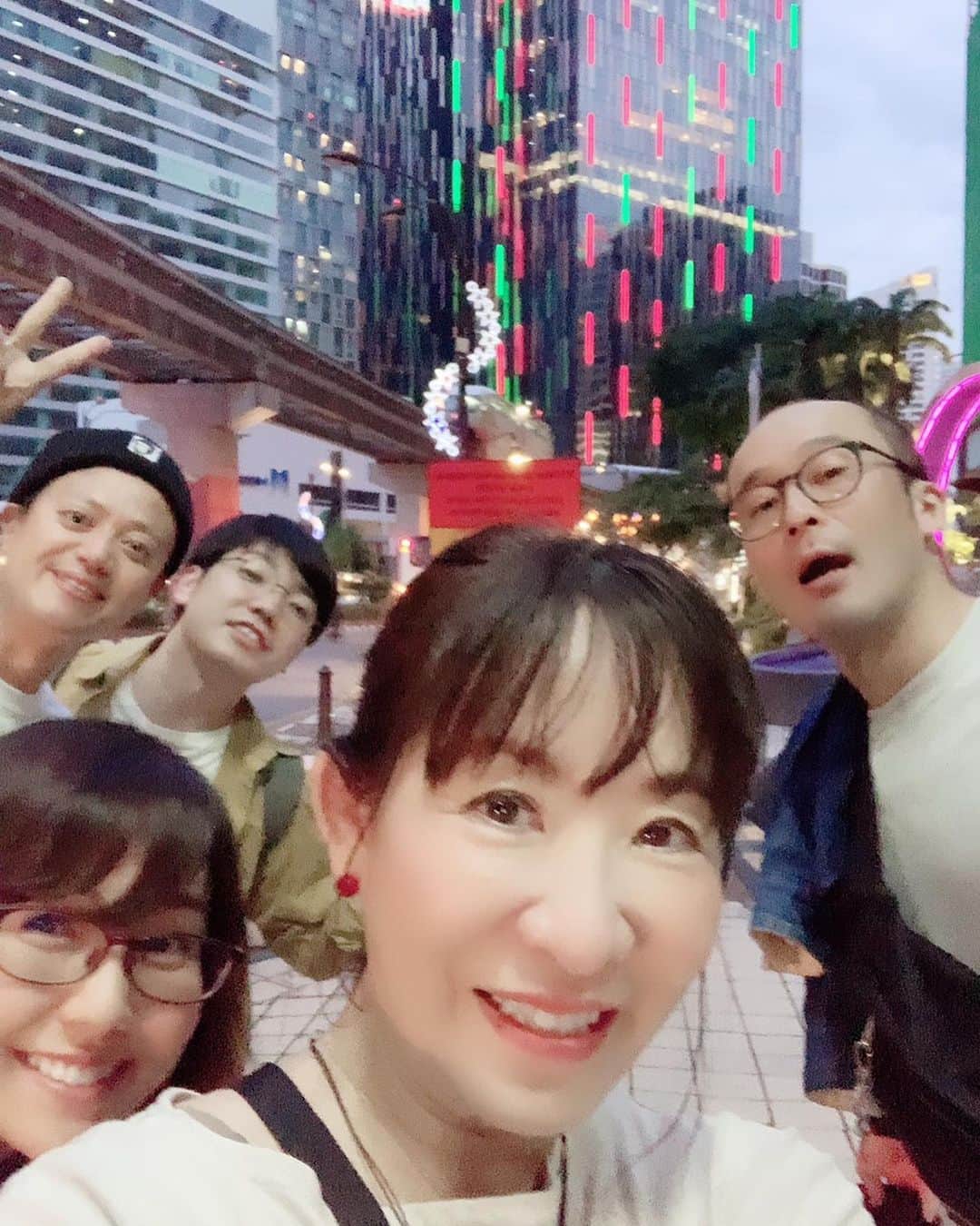 佐藤太一郎さんのインスタグラム写真 - (佐藤太一郎Instagram)「‪吉本新喜劇ワールドツアー、マレーシア公演終了！‬ ‪マレーシアの皆様、ありがとうございました。‬ ‪ツインタワーやバトゥ洞窟も、みんなで観光できてよかったです。 吉田夫婦も幸せそう。‬ ‪いまから日本に帰りまーす。‬」11月24日 23時03分 - satotaichiro_shinkigeki