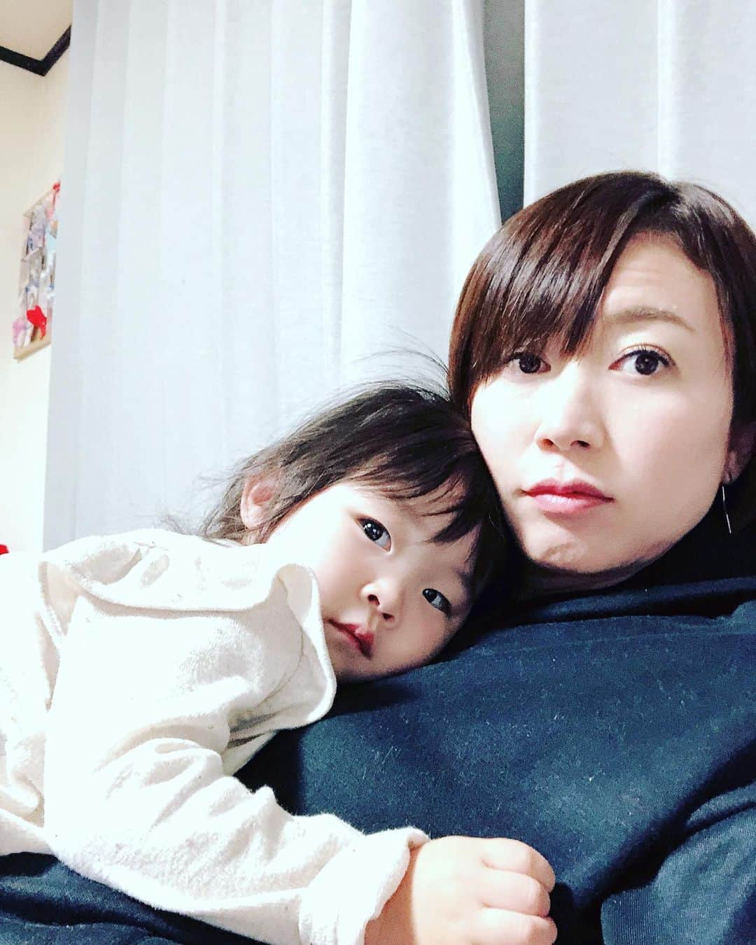 田中雅美さんのインスタグラム写真 - (田中雅美Instagram)「今日のお仕事中は実家でじぃじたちとお留守番。 全然泣かずに、ずっといい子だったみたい。 母の帰宅後は甘えんぼ。 よく頑張りました♡  #お留守番よく頑張りました」11月24日 23時11分 - tanakamasami_official