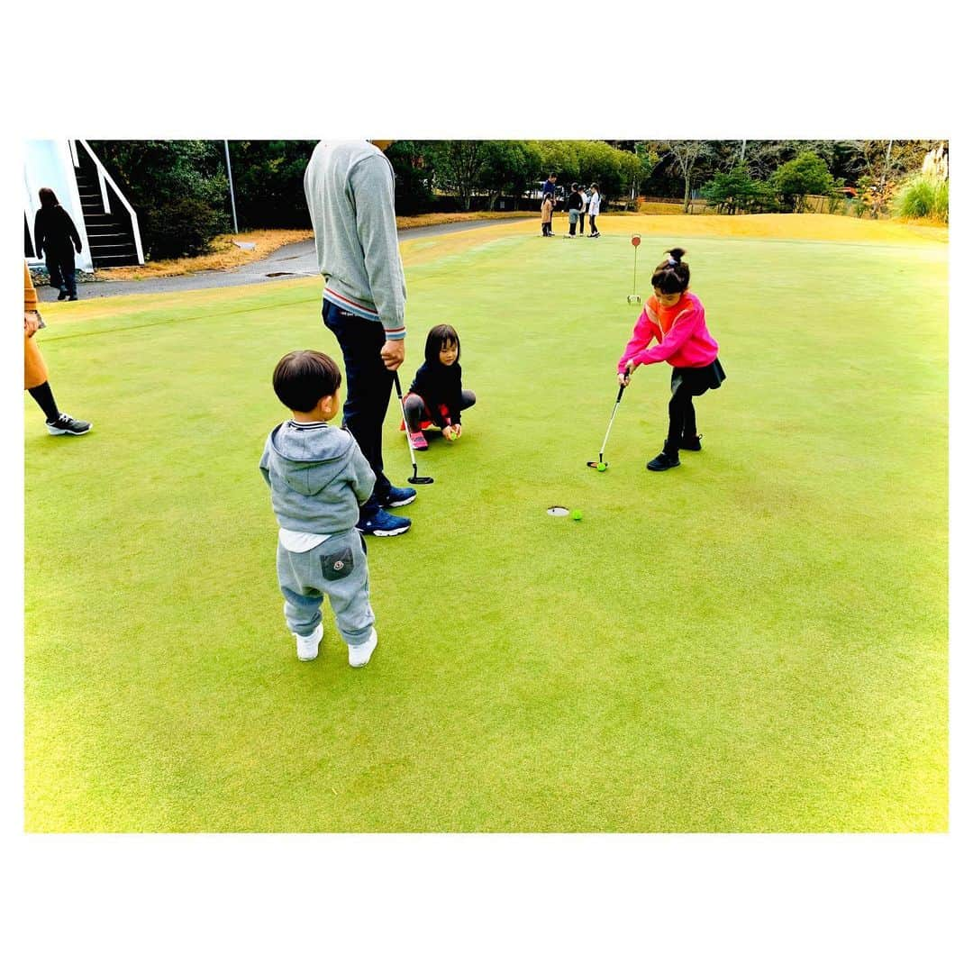 肥野竜也さんのインスタグラム写真 - (肥野竜也Instagram)「【肥野GOLFコンペ】﻿ ﻿ 「第一回肥野GOLFコンペ」ギャツビイGCにて開催させて頂きました⛳️﻿ 皆様お忙しい中来て頂き本当に嬉しかったです😆✨﻿ ﻿ 参加者の皆様には初回という事もあり色々ご迷惑をお掛けしてしまったとは思いますが、肥野自身は一人一人コミュニケーションを取らせて頂く事が出来、とても大満足のコンペになりました✨﻿ ﻿ これも参加者の皆様をはじめ、賞品をご提供頂いた各社様、色々ワガママを聞いて頂いたギャツビイGC様、そして運営などサポートして頂いたEVENの皆様のお陰だと思っております!!﻿ 感謝感謝でございます🙇‍♂️🙇‍♂️🙇‍♂️﻿ また２回３回と続けて行きたいと思いますので是非ご協力＆ご参加の程、宜しくお願い致します✨﻿ ﻿ 主催者ですが…本当最高に楽しいコンペでした〜﻿ ありがとうございました✨﻿ ﻿ この模様は @hinogolf にてアップします⤴︎⤴︎﻿ ﻿ #肥野GOLF﻿ #GOLF﻿ #ゴルフ﻿ #instagolf﻿ #肥野GOLFコンペ﻿ #ゴルフコンペ」11月24日 23時19分 - tatsuya_hino