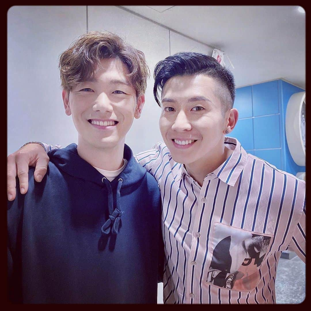 ブライアンさんのインスタグラム写真 - (ブライアンInstagram)「Great job on tonight’s episode!  Always great to catch up with Eric Nam~ 오늘 너무 잘했어 에릭아^^ 화이팅! #복면가왕 #mbc #ericnam #에릭남 #themaskedsinger」11月24日 23時21分 - thebrianjoo