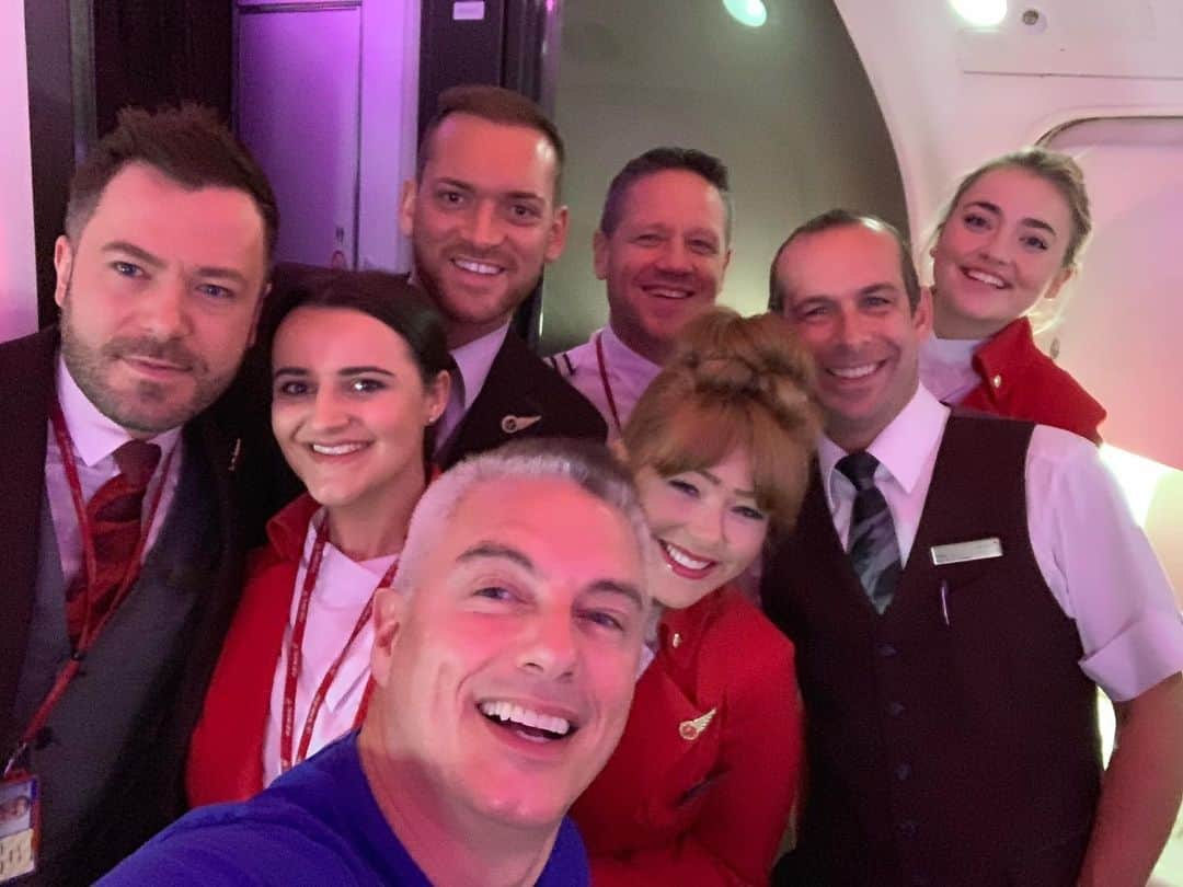 ジョン・バロウマンさんのインスタグラム写真 - (ジョン・バロウマンInstagram)「Thanks to the #fabulous  @virginatlantic flight crew who looked after us from Los Angeles to London. Jb」11月24日 23時34分 - johnscotbarrowman