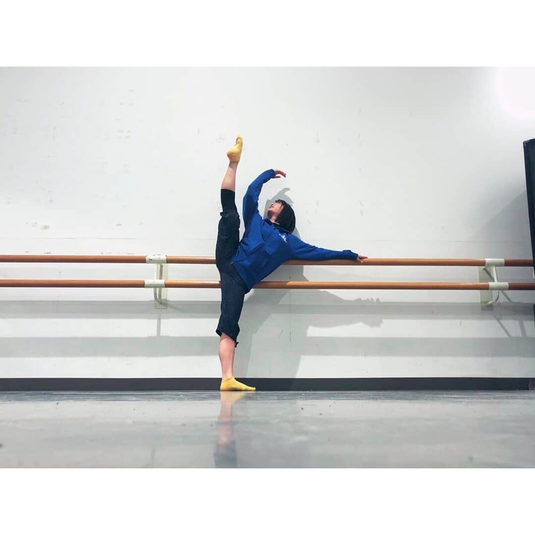 石丸千賀さんのインスタグラム写真 - (石丸千賀Instagram)「・ ・ ・ I字バランス？ ・ ・ ・ #スパガ #バレエ #ballet #балет  #instagood」11月24日 23時30分 - chika_ishimaru.official