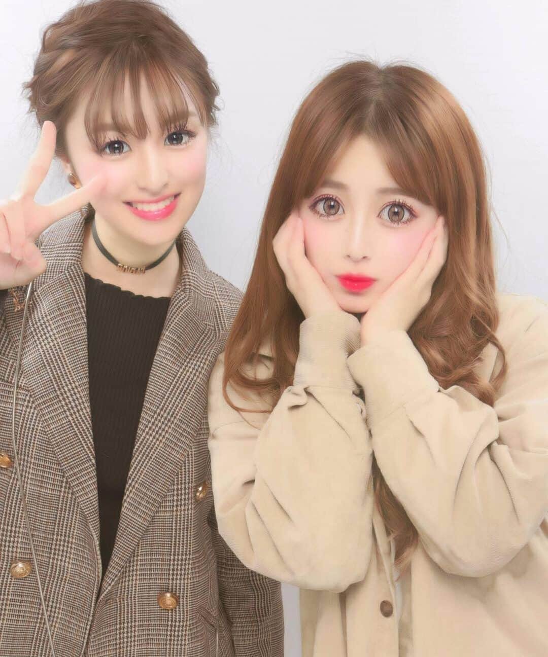 のインスタグラム：「・ なのかちと違うプリ📸 ほんとに2人ともマシンガントークだし久々感なさすぎて😂 黙ってる時がなさすぎてあっという間に時間経ってた😭 でも明後日会えるもんね！！！ 楽しみ🥺🤎 近かったらなーって毎回思う。 いつもありがとう💌 ・ #プリ#プリクラ#ぷりんと倶楽部  #久々撮った笑#ポーズ何していいかわかんなくて笑笑 #最後のプリ321で飛び込んだ笑笑 #2人がケータイ持ってる理由知りたい？ #動画撮ろうと思ったけど2人とも撮れてなかった笑 #ばかじゃん#爆笑しかしてない笑 #笑い止まんないし笑笑#すき#控えめに言ってね #2人ともセットアップ#かぶりがち #なのなな#わたなな#渡邊菜々#🌻」