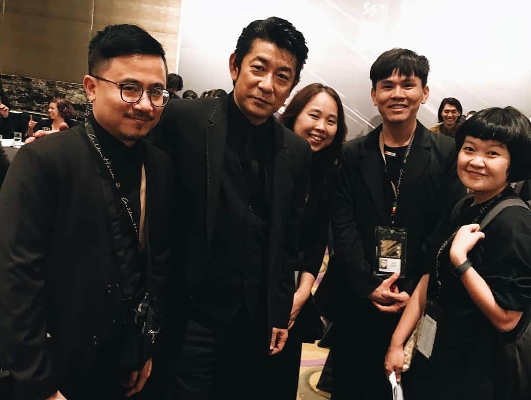 永瀬正敏さんのインスタグラム写真 - (永瀬正敏Instagram)「﻿ ﻿ 『金馬奨〜Golden horse award〜無事終了！』﻿ ﻿ 昨日朝8:30〜16:00まで厳重に管理された中、審査結果、内容が外部に漏れない様に(弁護士立ち合いのもと、スマホや通信機器は没収。外部との接触禁止。ホテルのワンフロアを貸し切りそこから出る事は許されない)﻿ 最終審査が行われ、様々な意見を出し合いながら、中には第三次投票まで行く部門もありつつ、各部門賞を決定しました。﻿ 最後には皆んな拍手喝采で長い審査の旅を終えた仲間達を称え合いました。﻿ ﻿ そして4時間のセレモニー。﻿ レッドカーペットイベントでは今回の審査委員長で台湾映画界のレジェンド、王童監督と一緒に歩かせていただきました。﻿ ﻿ セレモニー中、今回やっっっと『KANO』のウェイダーション監督、馬志翔監督にもお会い出来ました！！﻿ 馬監督とはプレゼンターも一緒に務めてさせて頂き、ちょっとした寸劇まがいのやり取りも、、、。﻿ 馬監督に助けられました。﻿ ﻿ マスタークラスとプレゼンターでお越しになっていた是枝監督、撮影監督のリーピンピンさんや、侯孝賢監督にも久しぶりにお会い出来、その後の夜中2時前まで続いた公式アフターパーティでは更に沢山の中華圏の映画人の方々と交流を持つ事が出来ました！﻿ ﻿ 今回の金馬奨＋金馬映画祭の長い旅は終わりを迎えました。﻿ ﻿ チェアマンのアン•リー監督、お声を掛けて頂き光栄でした。﻿ ﻿ 金馬奨＋金馬映画祭のスタッフの皆さんお世話になりました。﻿ そして強い絆ができた審査員の皆様、ありがとうございました。﻿ ﻿ 今回、大変素晴らしい経験をさせていただき、皆さんに心から感謝しています。﻿ ﻿ ﻿ from  M.Nagase(永瀨正敏)﻿ ﻿ ﻿ #金馬奨 #goldenhorseaward #金馬影展 #goldenhorsefilmfestival #審査員の皆様お疲れ様でした #スタッフの皆様お疲れ様でした #謝謝 #辛苦了 #ノミネートされた皆さん受賞された皆さんおめでとうございました #金馬有難う #審査員証明書 #王童導演 #陳玉勲導演 #李安導演 #最終審査員and二次審査員 #lovely金馬奨staff ﻿ #李屏賓先生 #TomLin導演 #魏德聖導演 #馬志翔導演 #姜秀瓊導演 ﻿ #永瀬正敏 #永瀨正敏 #masatoshinagase﻿」11月24日 23時47分 - masatoshi_nagase_official