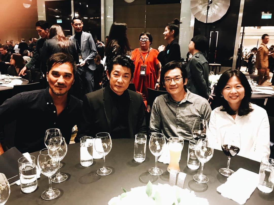 永瀬正敏さんのインスタグラム写真 - (永瀬正敏Instagram)「﻿ ﻿ 『金馬奨〜Golden horse award〜無事終了！』﻿ ﻿ 昨日朝8:30〜16:00まで厳重に管理された中、審査結果、内容が外部に漏れない様に(弁護士立ち合いのもと、スマホや通信機器は没収。外部との接触禁止。ホテルのワンフロアを貸し切りそこから出る事は許されない)﻿ 最終審査が行われ、様々な意見を出し合いながら、中には第三次投票まで行く部門もありつつ、各部門賞を決定しました。﻿ 最後には皆んな拍手喝采で長い審査の旅を終えた仲間達を称え合いました。﻿ ﻿ そして4時間のセレモニー。﻿ レッドカーペットイベントでは今回の審査委員長で台湾映画界のレジェンド、王童監督と一緒に歩かせていただきました。﻿ ﻿ セレモニー中、今回やっっっと『KANO』のウェイダーション監督、馬志翔監督にもお会い出来ました！！﻿ 馬監督とはプレゼンターも一緒に務めてさせて頂き、ちょっとした寸劇まがいのやり取りも、、、。﻿ 馬監督に助けられました。﻿ ﻿ マスタークラスとプレゼンターでお越しになっていた是枝監督、撮影監督のリーピンピンさんや、侯孝賢監督にも久しぶりにお会い出来、その後の夜中2時前まで続いた公式アフターパーティでは更に沢山の中華圏の映画人の方々と交流を持つ事が出来ました！﻿ ﻿ 今回の金馬奨＋金馬映画祭の長い旅は終わりを迎えました。﻿ ﻿ チェアマンのアン•リー監督、お声を掛けて頂き光栄でした。﻿ ﻿ 金馬奨＋金馬映画祭のスタッフの皆さんお世話になりました。﻿ そして強い絆ができた審査員の皆様、ありがとうございました。﻿ ﻿ 今回、大変素晴らしい経験をさせていただき、皆さんに心から感謝しています。﻿ ﻿ ﻿ from  M.Nagase(永瀨正敏)﻿ ﻿ ﻿ #金馬奨 #goldenhorseaward #金馬影展 #goldenhorsefilmfestival #審査員の皆様お疲れ様でした #スタッフの皆様お疲れ様でした #謝謝 #辛苦了 #ノミネートされた皆さん受賞された皆さんおめでとうございました #金馬有難う #審査員証明書 #王童導演 #陳玉勲導演 #李安導演 #最終審査員and二次審査員 #lovely金馬奨staff ﻿ #李屏賓先生 #TomLin導演 #魏德聖導演 #馬志翔導演 #姜秀瓊導演 ﻿ #永瀬正敏 #永瀨正敏 #masatoshinagase﻿」11月24日 23時47分 - masatoshi_nagase_official