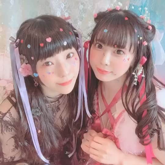 のインスタグラム：「「秘蜜と孤毒」展 . あと3日❣️ . 2019/11/27(水)〜12/9(月) 📍AWAJI Cafe and Gallery . . . #ひみつとこどく #🍯 #🧪 #japan #photography #tokyo #idol #girl #love #sad #happy #lovely #dream #sugar #poison #❤️ #💟 #🍎 #exibition #秘蜜と孤毒」