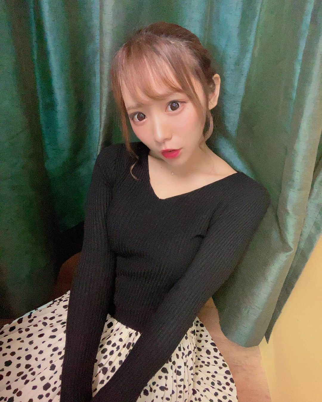 愛田杏奈さんのインスタグラム写真 - (愛田杏奈Instagram)「ポニーテールすき？？💓 . . . #selfie  #instagram #me #idol #japan #girl #iPhone #iPhone11 #hairarrange #セルフヘアアレンジ #ポニーテール #自撮り #私服  #ニット #ダルメシアン #ダルメシアンスカート  #メイク #フォロワー増やしたい #followme #instagood #likeforlikes #gn」11月24日 23時59分 - anna_osada