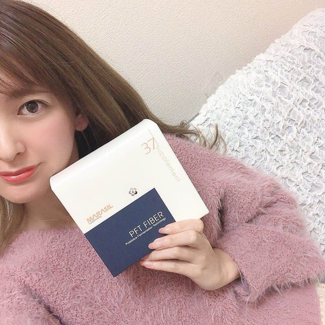 菊池かなこさんのインスタグラム写真 - (菊池かなこInstagram)「・ 甘いものを食べた後の 血糖が気になる方向けのサプリメント💊 @37c_supplement ・ 食物繊維がたっぷり！ やせ菌の栄養素となる成分も含んでいて 炭水化物を悪者にしないんだって👌 ・ 最近コンビニスイーツにハマって😂 甘いものばっかり食べてるから試してみます✨ ・ ・ ୨୧┈┈┈┈┈┈┈┈┈┈┈┈┈┈┈┈┈୨୧ #痩せ菌 #やせ菌 #ダイエット #PFTFIBER #美容 #37度  #pr」11月24日 23時55分 - canana_kanako