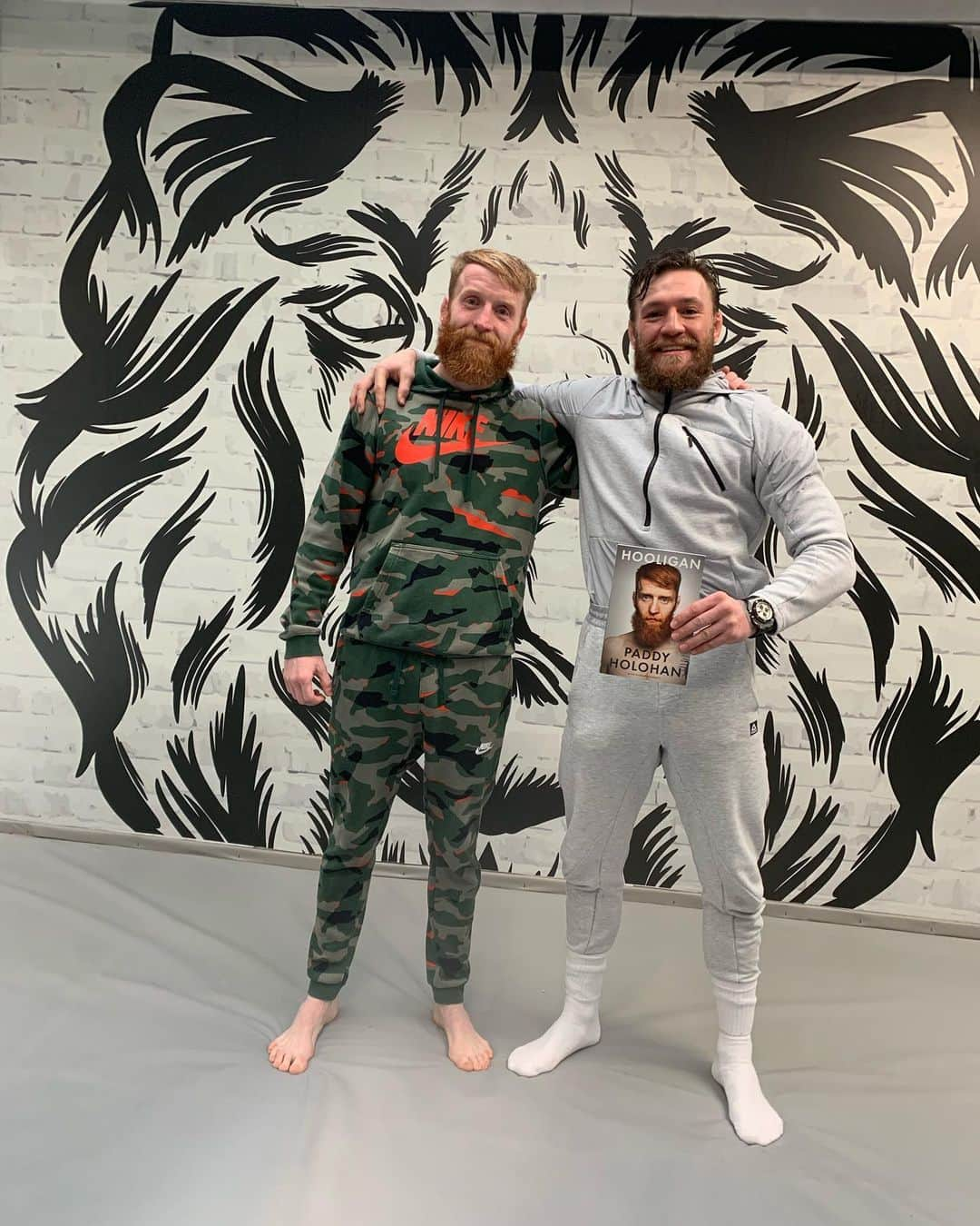 コナー・マクレガーさんのインスタグラム写真 - (コナー・マクレガーInstagram)「Great to finally get my hands on @paddyholohanmma’s new book “The Hooligan” today! Can’t wait to get stuck into this!  Also got a solid morning session in at his gym @sbgdublin24.  This is a seriously good class of a Sunday. It’s so good they call it “Sunday Mass” 😆  Thanks Paddy and crew and congrats on all the success ❤️」11月25日 0時08分 - thenotoriousmma