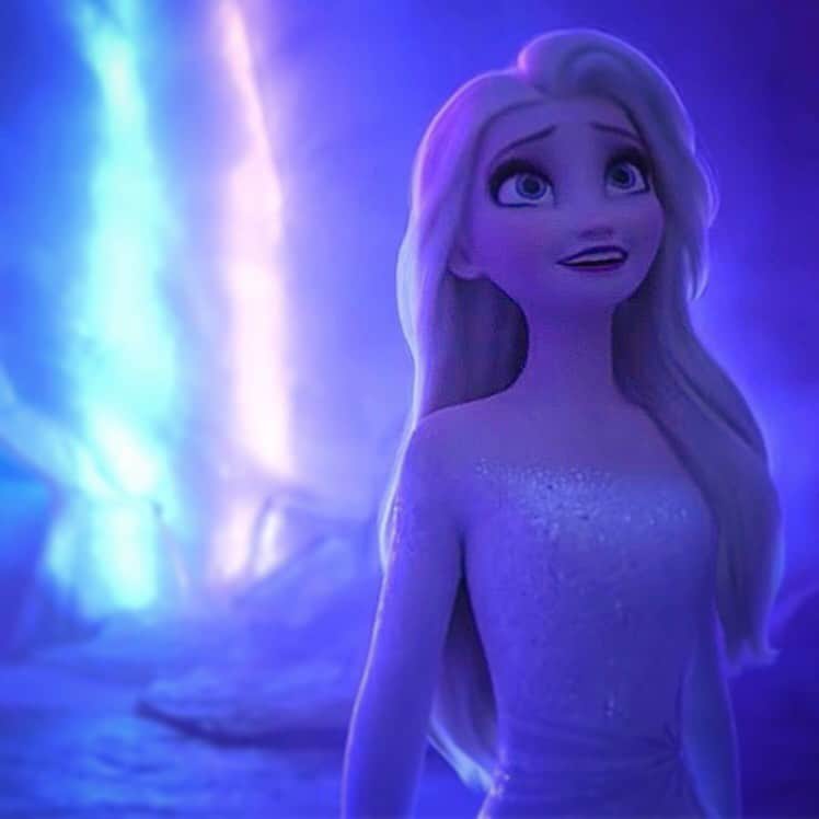 NARA YOUNさんのインスタグラム写真 - (NARA YOUNInstagram)「A lot of you are asking me which parts of #FROZEN2 I animated. Sadly a lot of my sections in the movie are spoilers so I can’t share the details with you for a little while, but my favorite contribution made was to the song #ShowYourself ♥️ I love and connect with this song so much and I’m so moved by the response it’s been getting in theaters. I still get emotional when I listen to it (esp the Korean version) 😭 It was also the last sequence I animated on #Frozen2 so it was a perfect bookend for my #Frozen journey ❄️ Please take your loved ones and enjoy the moment in theaters. It’s a really special moment the animators created and it’s a moment you want to experience on the big screen ♥️ 제가 어떤 장면들 작업했는지 여쭤보시는 분들, 조금 더 기다려주세요 🤗 이번엔 워낙 스포 장면들을 많이해서요.. 가장 인상깊고 절실하게 작업한 노래하나만 말씀드리자면 엘사의  #보여줘 입니다.♥️ 제 #겨울왕국2 마무리 하기 전 마지막 작업 scene 이기도 해서 굉장히사랑하는 장면이에요. 이 부분에 영화관에서 우시는 분들 많던데.. 저도 보면서 너무 감동입니다. 😭 조금만 더 기다리세요.  어떻게 우리 엘사 와 작업했는지 몇주 이후 보여드릴테니 놓지지 마세요. 그나저나 한국 팬분들 벌써 4번 보신 분들도 계신다고 들었는데 우리 #아나 #엘사 #올라프 많이 사랑해주셔서 너무 감사드립니다 🙏🏻♥️✨ #윤나라애니메이션 . . . #disney #frozen #letitgo #disney #disneyanimation #anna #elsa #겨울왕국 #숨겨진세상 #intotheunknown #showyourself #animation #animator #애니메이션 #디즈니 #디즈니애니메이션 #디즈니애니메이터 #윤나라애니메이터  #렛잇고  #アナと雪の女王 #アナと雪の女王2」11月25日 0時36分 - oonaraoo