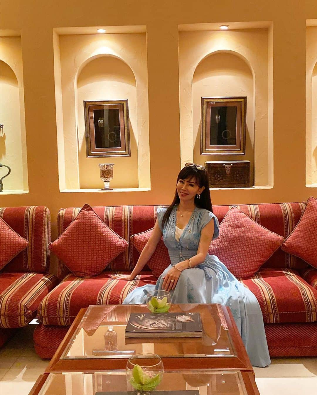 Rieさんのインスタグラム写真 - (RieInstagram)「アブダビへ、@araki_sayaka ちゃんと一緒にドライブ🚙 ・ アブダビ といったら、7つ星ホテル・エミレーツパレスは外せないっ❤️ ・ 本物のGoldを使用した絢爛豪華なアブダビ で1番luxuryなホテル ・ #アブダビ  #女子旅 #アブダビツアー #エミレーツパレス #ドバイ在住 #abudhabi #emiratespalace #uae」11月25日 0時41分 - rie_dubai