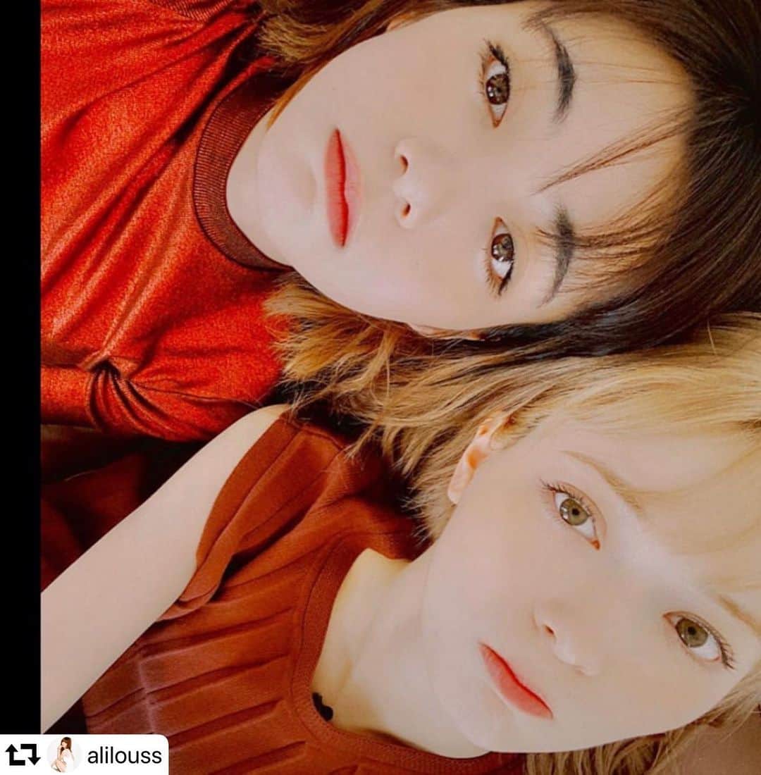 のインスタグラム：「#repost @alilouss ・・・ #左ききのエレン 今週第６話👩‍🎨お楽しみに！ . 中学時代一緒にお仕事してて 久々で嬉しかったエラちゃんと の ぐうたらショット😪💭 . (オシャレ写真アプリには大体ほくろ消されてしまう。😂)」