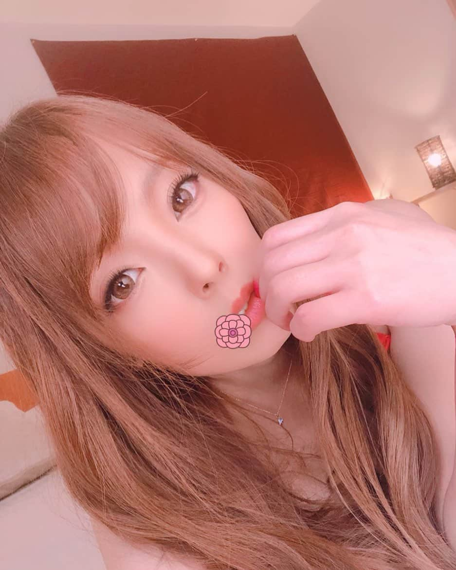 Hitomi（田中瞳）さんのインスタグラム写真 - (Hitomi（田中瞳）Instagram)「Good night☺️ see u tomorrow at my fan meeting☺️Akihabara. 明日のイベントよろしくお願いします^_^ #japan #japanesegirl #model #gn #love #akihabara」11月25日 0時51分 - official_hitomitanaka