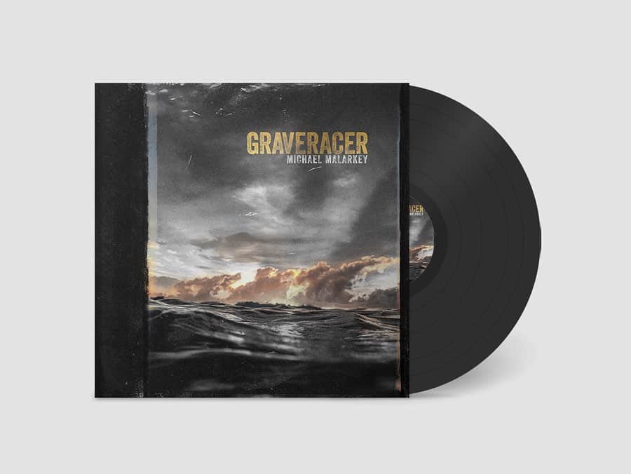 マイケル・マラーキーのインスタグラム：「💀 My upcoming LP ‘GRAVERACER’ is arriving to port on January 10th 2020! Preorder the record TODAY on vinyl, CD and mp3. Signed vinyl/cd available while supplies last! Video for the ‘Graveracer’ single is also OUT NOW on YouTube. LINK IN BIO. ・・・ Tickets for the Graveracer 2020 European Tour are also available NOW. Dates and cities below. See you on the road! Tickets via michaelmalarkeyoffical.com ・・・ Jan 09 UK Manchester, Deaf Institute Jan 10 UK London, Bush Hall Jan 11 FRA Paris, Cafe La Danse Jan 13 BEL Antwerp, Zappa Jan 14 HOL Amsterdam, Melkweg Jan 15 GER Cologne, Luxor Jan 17 DEN Copenhagen, Little Vega Jan 18 SWE Stockholm, Nalen Klubb Jan 19 NOR Oslo, Parkeateret Jan 21 GER Hamburg, Nochtspeicher  Jan 22 GER Frankfurt, Das Bett Jan 23 GER Berlin, Bi Nuu Jan 24 POL Warsaw, Proxima Jan 25 CZE Prague, Roxy Jan 27 HUN Budapest, Durer Kert  Jan 28 AUT Graz, Orpheum Jan 29 SLOV Bratislava, Randal Club  Jan 31 ITA Milan, Gate Feb 01 GER Munich, Strom Feb 03 UKR Kiev, Caribbean Club Feb 05 RUS Moscow, 16 Tons Feb 06 RUS St Petersburg, The Place Feb 07 SPA Barcelona, Antiga Fabrica Estrella Damm Feb 08 SPA Madrid, Moby Dick ・・・ 📷 @ryanpernofski」