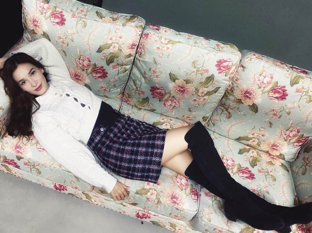 セリーナ・ジェイドのインスタグラム：「Accept what is, let go of what was and have faith in what will be. Just chill ;)」