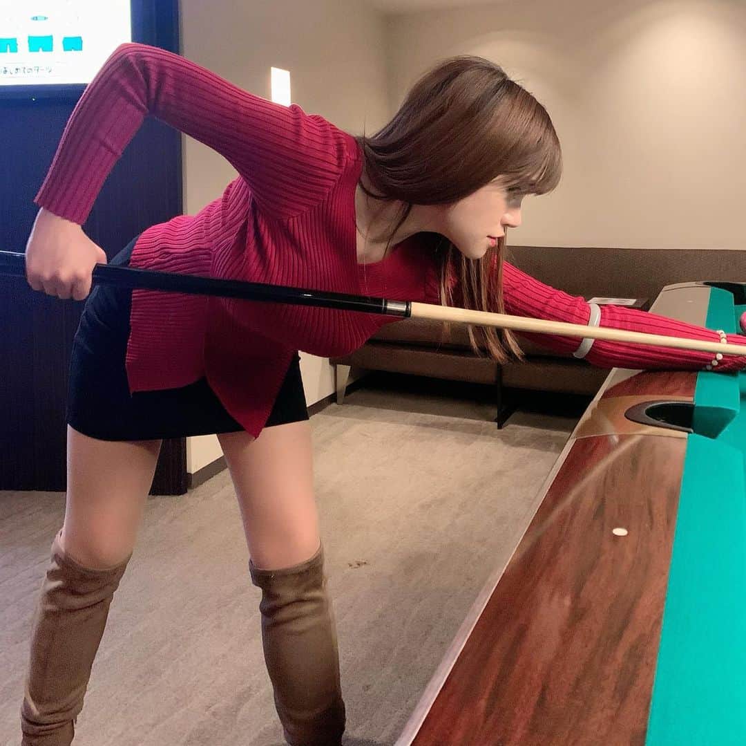のインスタグラム：「Focus on the game 😛 #ビリヤード  7歳から始めたけど、今はヘタクソです。😂」